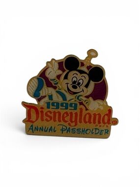 VTG 1999 Disneyland Annual Passholder Mickey Pin